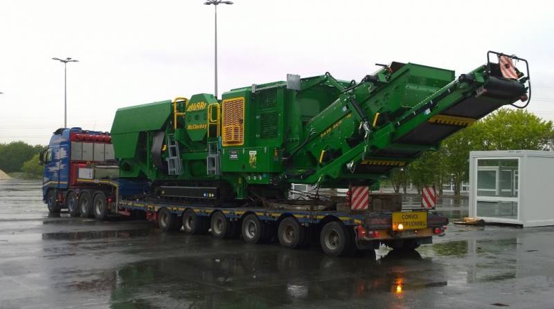 Exceptional transport CRUSHER 49 tons.